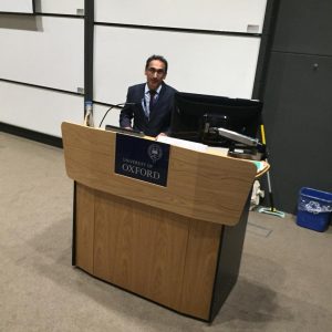 تدريسي-بكلية-الادارة-والاقتصاد-يشارك-في-مؤتمر-بجامعة-اوكسفورد-2