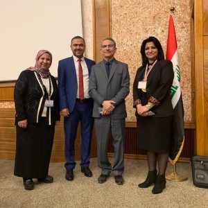تدريسي-من-جامعة-بغداد-يحصل-على-قلادة-الابداع-من-وزارة-التعليم-1