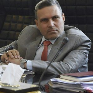 عميد-كلية-التربية-ابن-رشد-يحصل-على-وسام-الابداع-العلمي-الذهبي-1