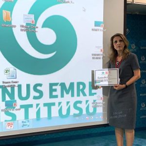 تدريسية-في-اللغات-تشارك-في-مؤتمر-لغوي-دولي-1