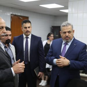 مساعد-رئيس-جامعة-بغداد-للشؤون-الادارية-يتفقد-المستوصف-الصحي-وقسم-النشاطات-3