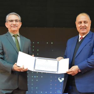 تدريسي-من-كلية-الهندسة-الخوارزمي-يحصل-على-جائزة-براءات-الاختراع-في-احتفالية-1