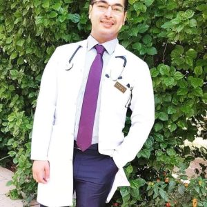 اختيار-طالب-في-كلية-الطب-كمُقيم-خارجي-في-جامعة-كارديف-البريطانية-2