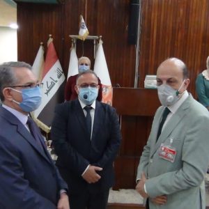 وكيل-وزير-التعليم-العالي-للشؤون-العلمية-يتفقد-سير-عملية-الامتحان-التنافسي-في-كلية-الطب-3