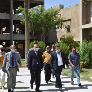 رئيس-جامعة-بغداد-يتفقد-سير-الامتحان-التنافسي-في-كلية-الاداب-1