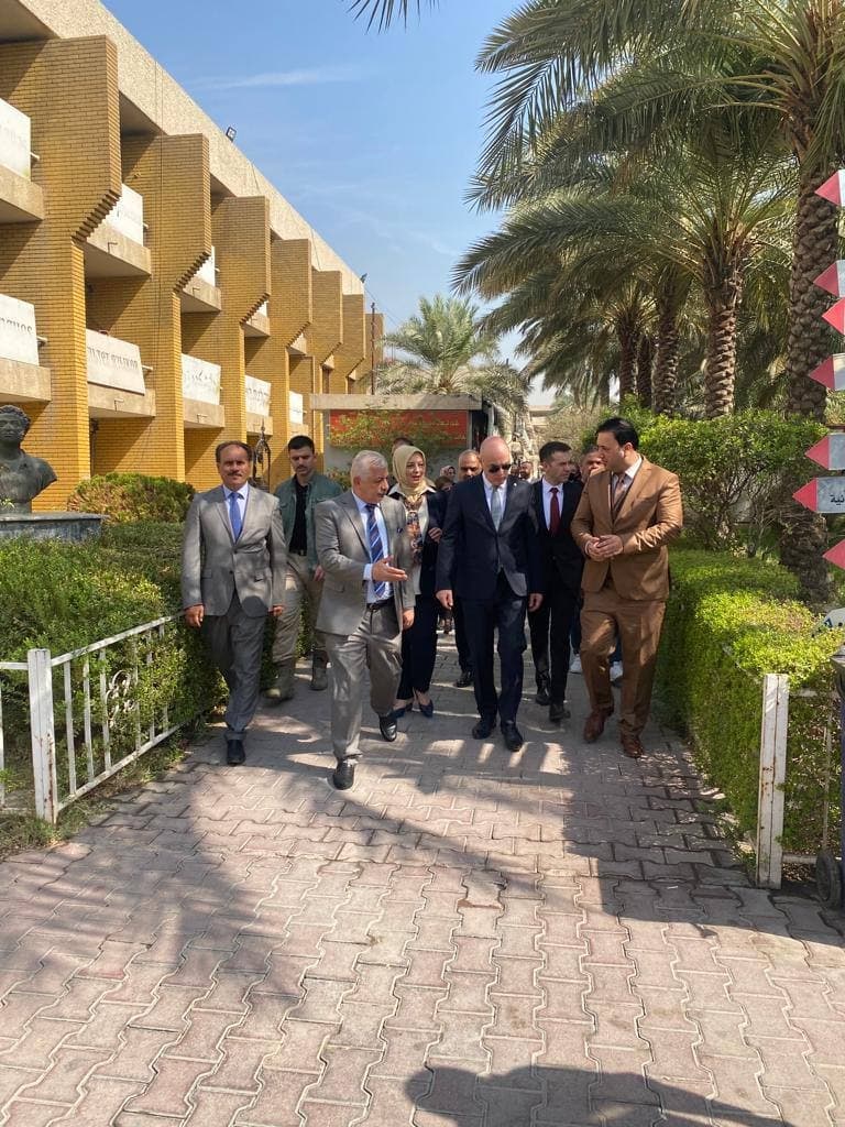 4056DFAA-D2CB-4A7C-BD7C-AA5DE6541F95