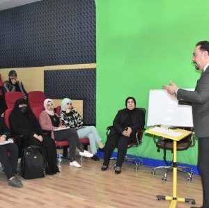 إذاعة-كلية-الاعلام-تقيم-دورة-عن-تقديم-البرامج-1