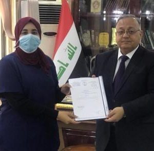 كلية-طب-الاسنان-بجامعة-بغداد-تكرم-احدى-طالباتها-لاكتشافها-خطأ-منهجي-1