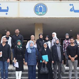 المكتبة-المركزية-تستضيف-طلاب-كلية-العلوم-السياسية-3