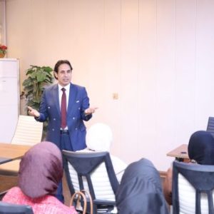 كلية-الطب-تنظم-ورشة-حول-قياس-ضغط-الدم-3