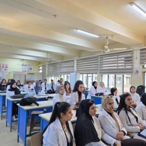 كلية-طب-الاسنان-تنظم-ندوة-علمية-عن-السجائر-الالكترونية-وصحة-الفم-2