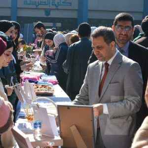 كلية-الصيدلة-تنظم-بازار-خيري-بالتعاون-مع-مؤسسة-العين-للرعاية-3-1536x1024