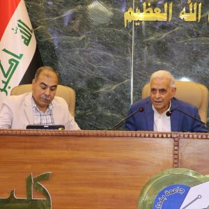 كلية-الاعلام-تستضيف-الصحفي-مفيد-الجزائري-في-محاضرة-حول-التجربة-الصحفية-3