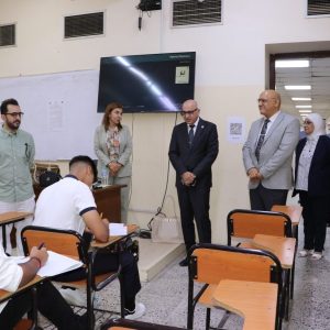 رئيس-جامعة-بغداد-يتفقد-سير-الامتحانات-النهائية-في-كلية-الإعلام-1