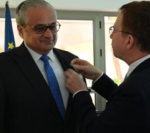 مدير-مركز-إحياء-التراث-يحصل-من-الحكومة-الفرنسية-برتبة-