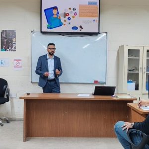 ندوة-علمية-حول-التجارة-الإلكترونية-عبر-وسائل-التواصل-الاجتماعي-في-مركز-الحاسبة